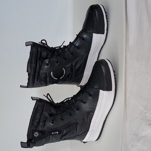 Converse Chuck Taylor All Star Boots Size 9 Women's Black Puffy Boots
